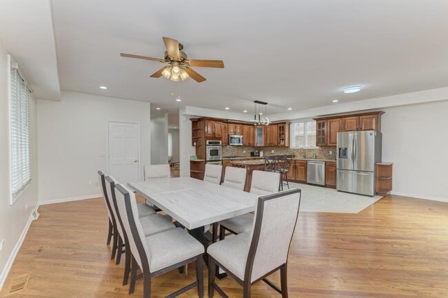 Building Photo - 4544 N Oriole Ave