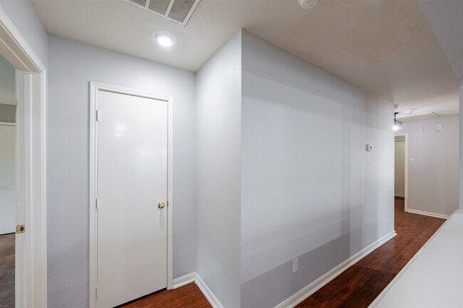 Building Photo - 15823 Kings Cypress Ln