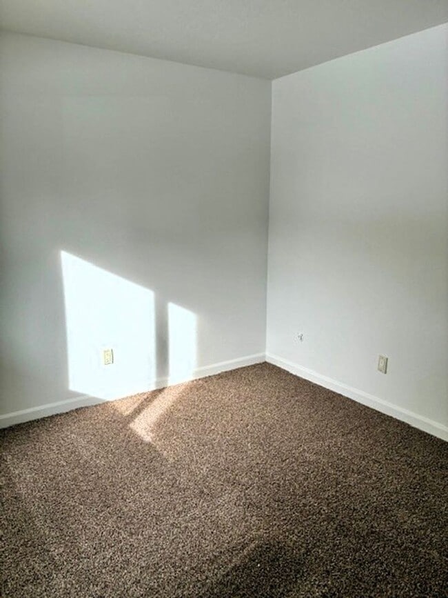 Building Photo - Long Term Rental- Dillon Valley East H 104