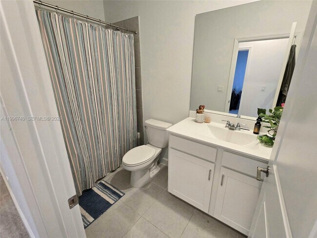 Building Photo - 4591 Hollister Ave