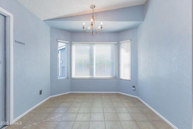 Building Photo - 6819 E Grandview Dr