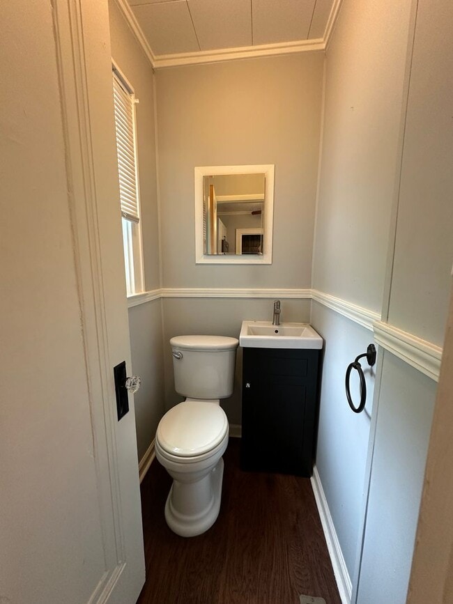 Building Photo - Adorable Three Bedroom Home with Central Air!