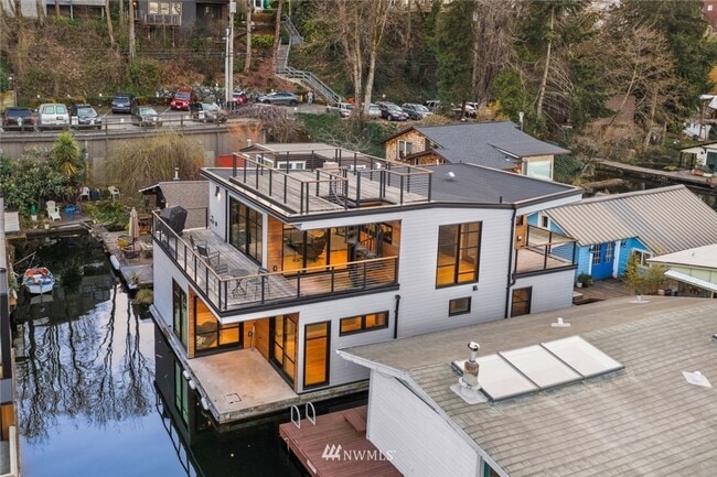 Building Photo - 3bd/2.5ba Seattle Houseboat