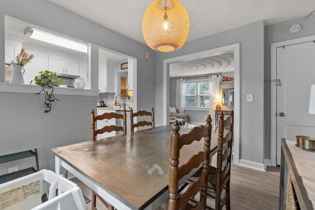 Building Photo - Furnished 4 bedroom Near NOB