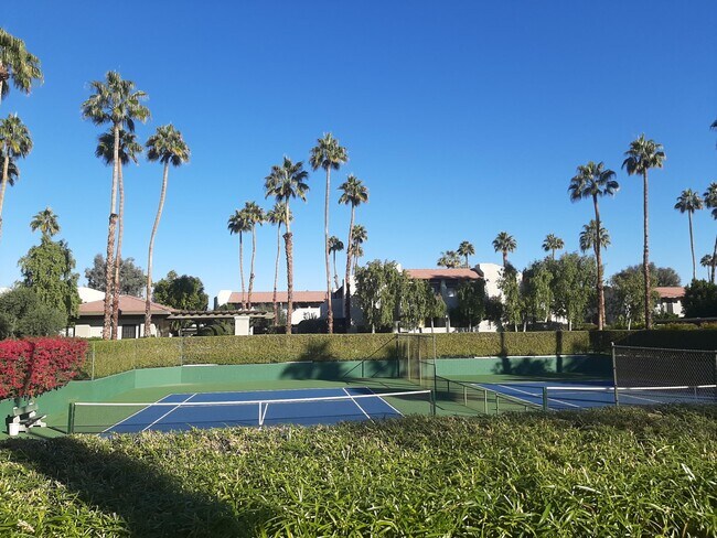 Building Photo - 1100 E Amado Rd