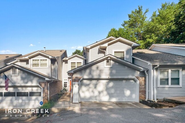 Building Photo - 8 Briar Knoll Ct