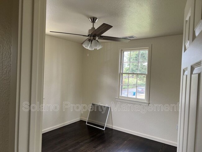 Building Photo - 132 Calhoun St