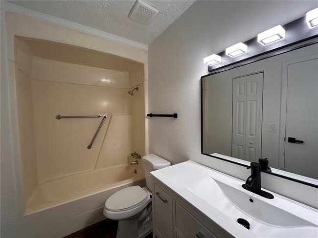 Building Photo - 6519 W Newberry Rd