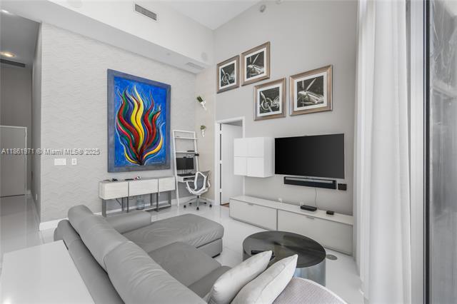 Building Photo - 495 Brickell Ave