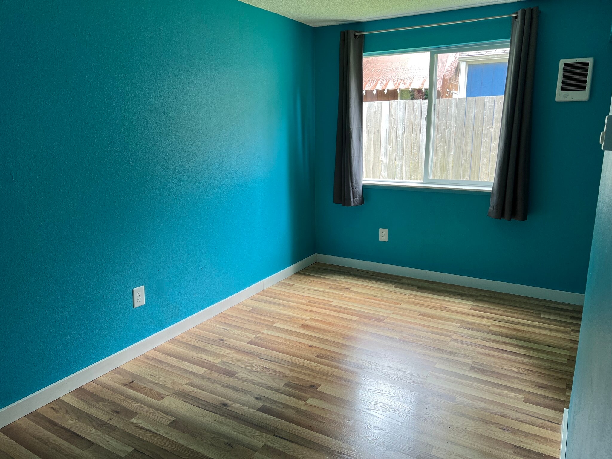 Teal bedroom. - 1618 Groves Ave NW
