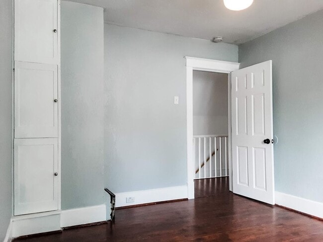 Building Photo - 3 BEDROOM, 2 BATH, SINGLE-FAMILY HOME