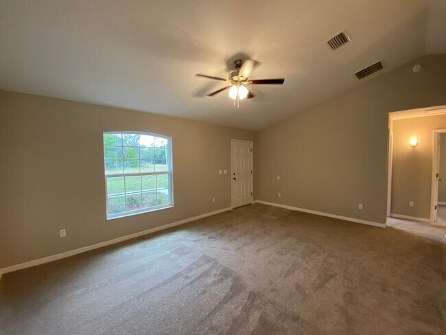 Building Photo - Custom Home - Desirable SW Ocala neighborhood 3/2/2 ** Wont Last**