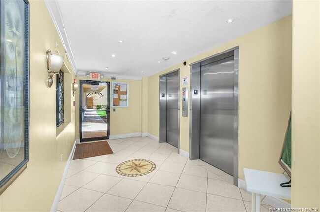 Building Photo - 10200 S Ocean Dr