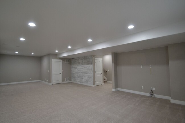 Building Photo - Ranch Style with Finished Basement with A/C