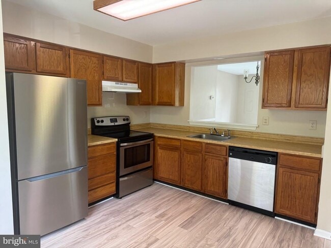 Building Photo - 7301 Rokeby Dr