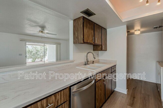 Building Photo - 635 E Boca Raton Rd