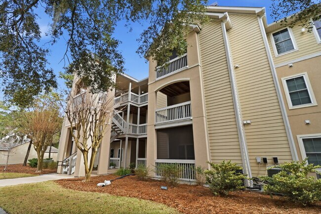 Building Photo - "Discover Coastal Comfort: Spacious 2-Bed, 2-Bath Condo at Summer House, Hilton Head Island!"