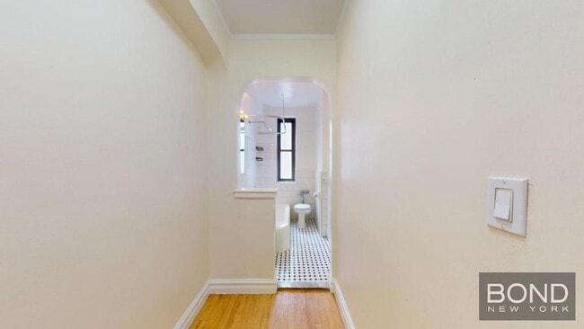 Building Photo - 124 E 24th St