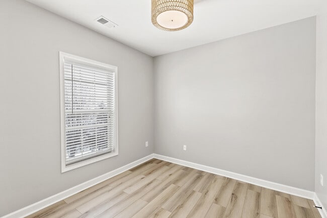 Building Photo - 316 Silverton Way