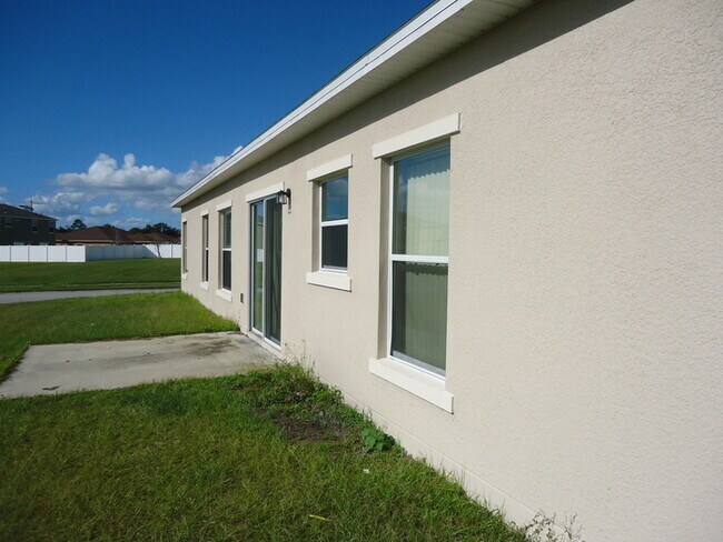 Building Photo - Bella Pointe-4044 Marina Isle Dr Kissimmee...