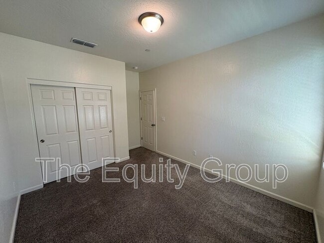 Building Photo - 918 W Sedona Ave