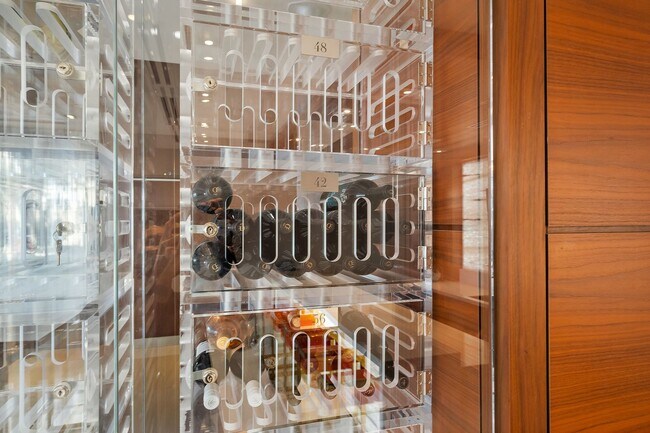 Building Photo - Vistablue Ultra Luxury Oceanfront Condo. 3 bed 3 bath. Singer Island.