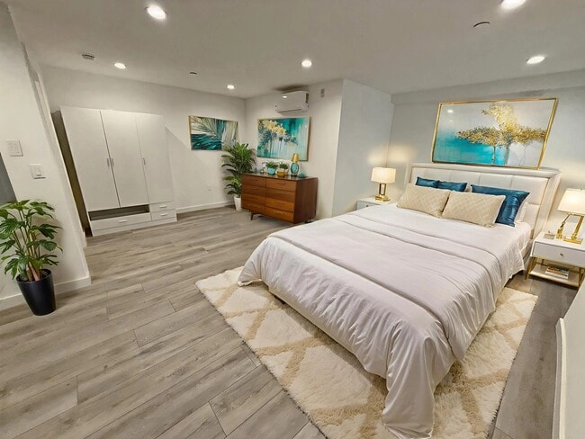 Interior Photo - 5308 Sepulveda Blvd