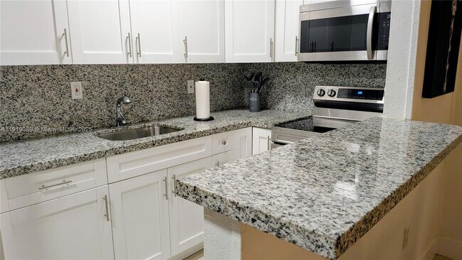 Building Photo - 3855 SW 79th Ave