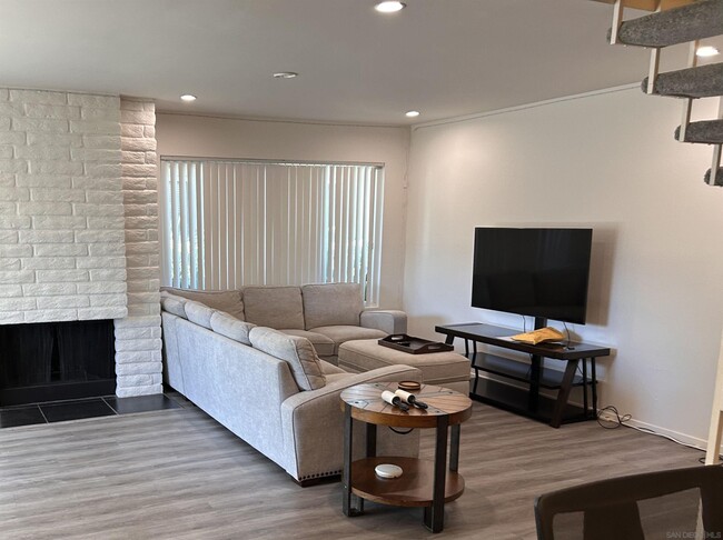 Building Photo - 3869 Camino Lindo