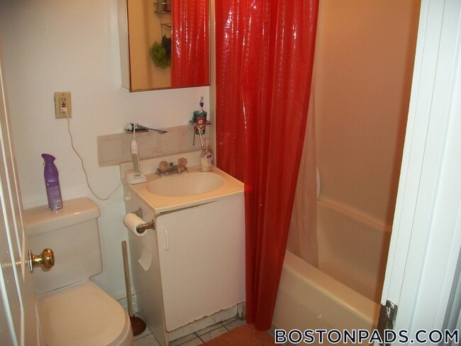 Building Photo - 833 Beacon St