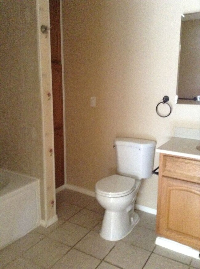 Building Photo - Stunning Townhouse on Mission Boulevard of Fremont