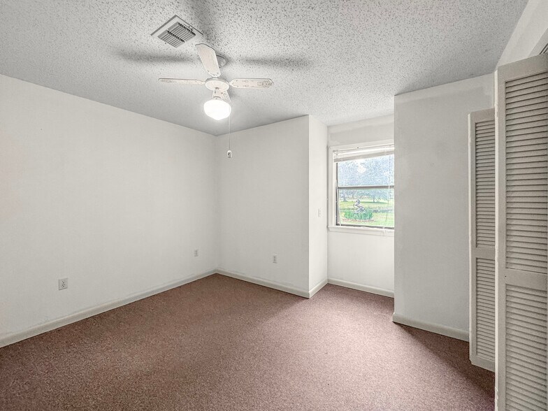 Building Photo - 1080 Pine Cone Ln