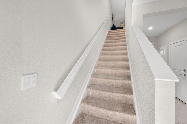 Building Photo - 8813 Via Mar Rosso