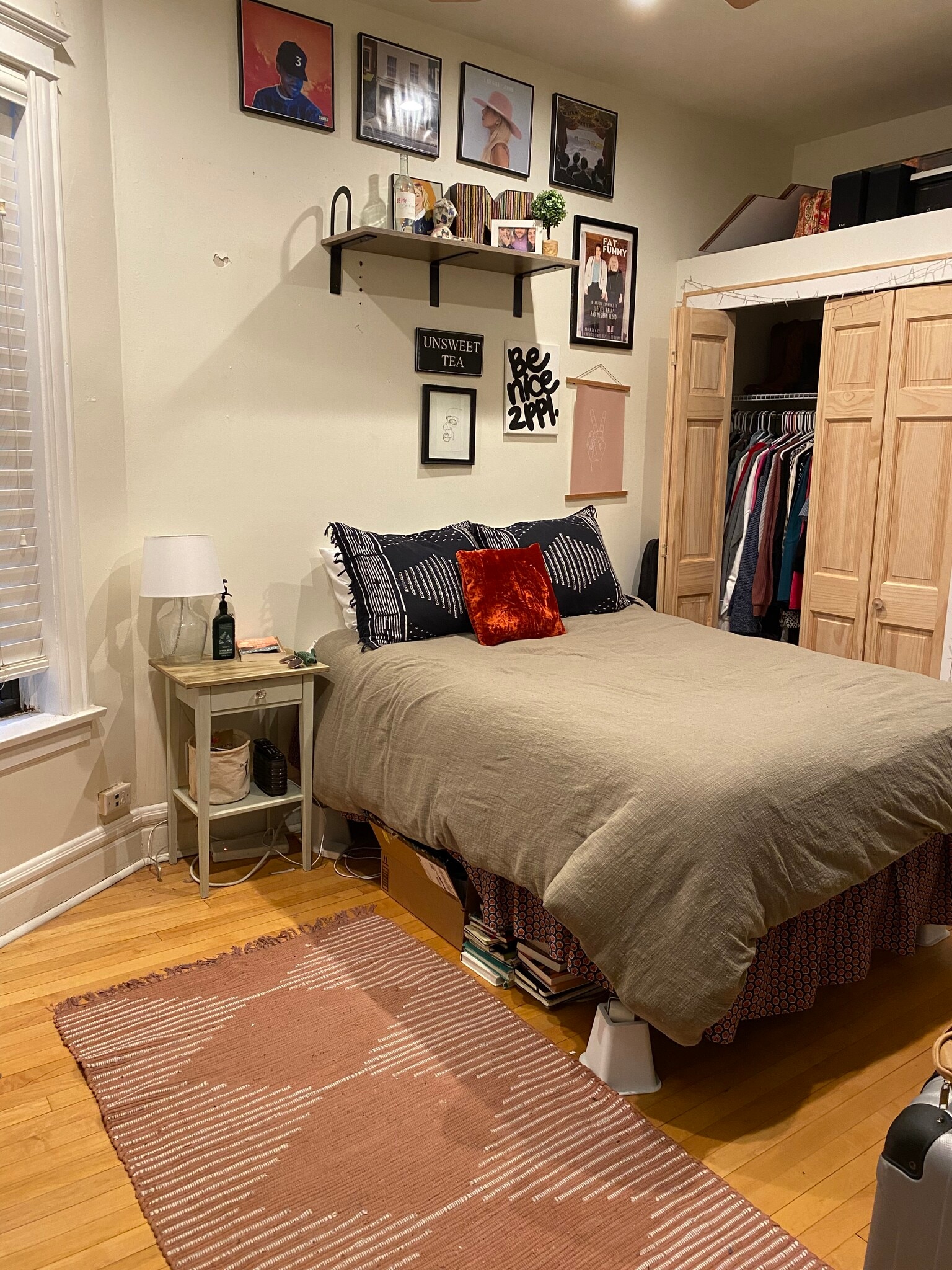 Building Photo - 1427 W Berwyn Ave