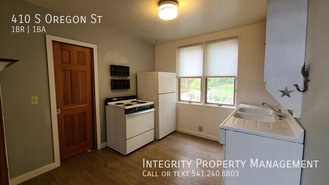Building Photo - 410 S Oregon St