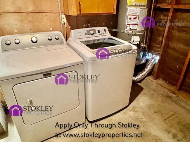 Building Photo - 1875 Queens Rd