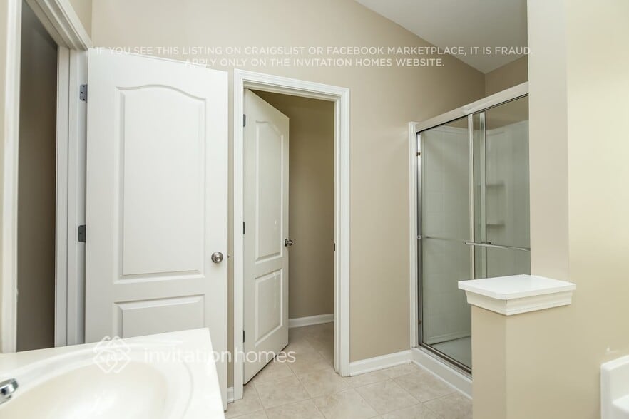 Building Photo - 1029 S Creek Dr