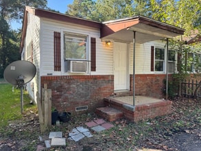 Building Photo - 1221 Session St