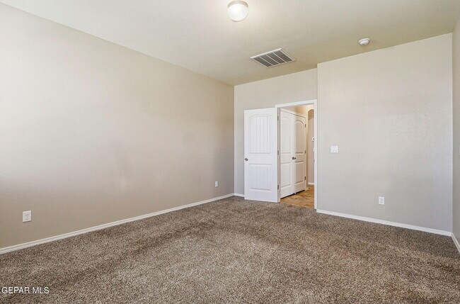 Building Photo - 10624 Hidden Chapel Pl