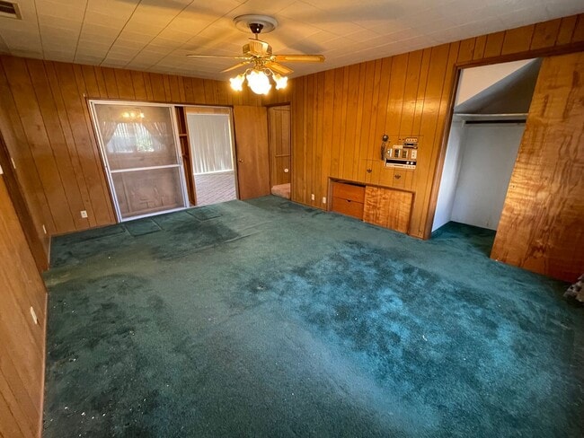 Building Photo - Large and Spacious Home