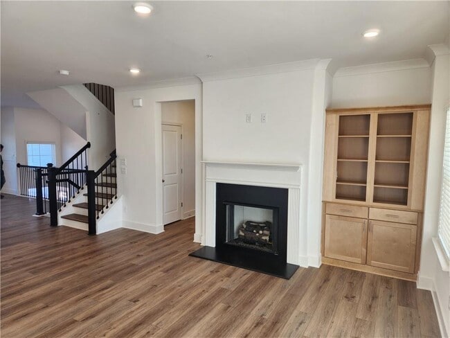 Building Photo - 404 Brodie Dr