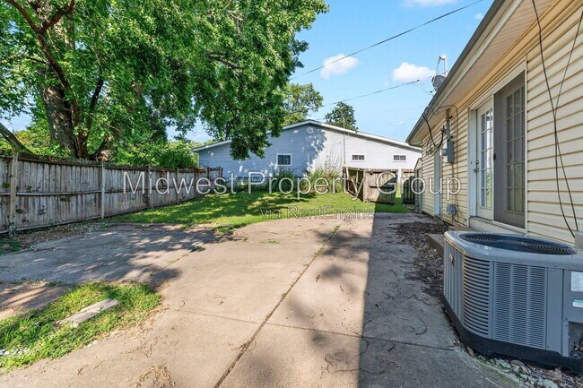 Building Photo - 1205 Acredale Dr