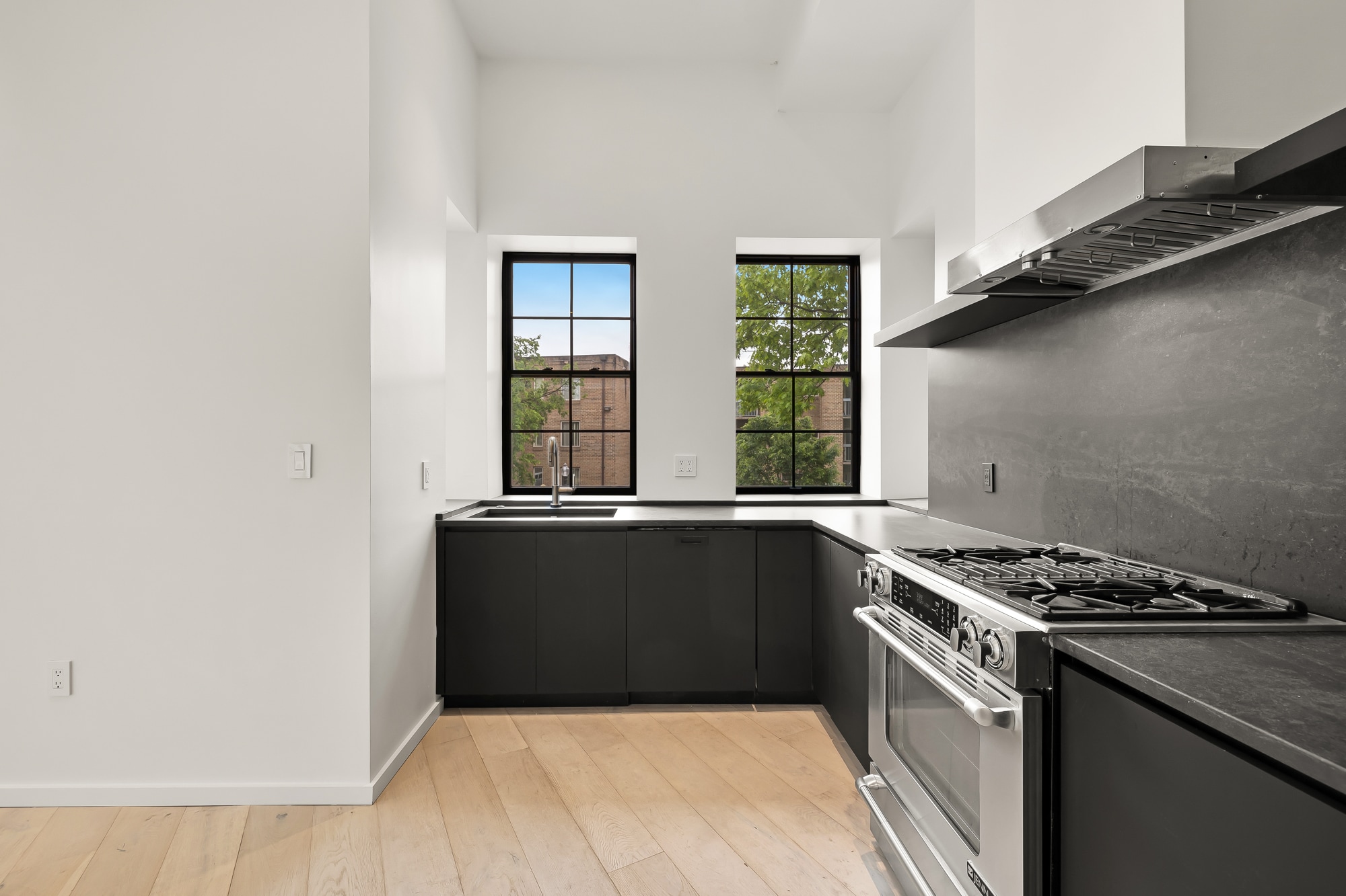 Building Photo - 1451 Maryland Ave NE