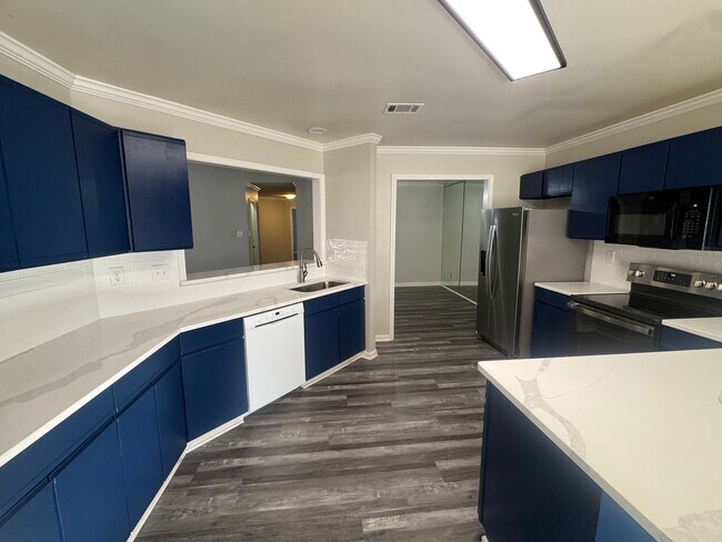 Building Photo - Arrowhead One Level