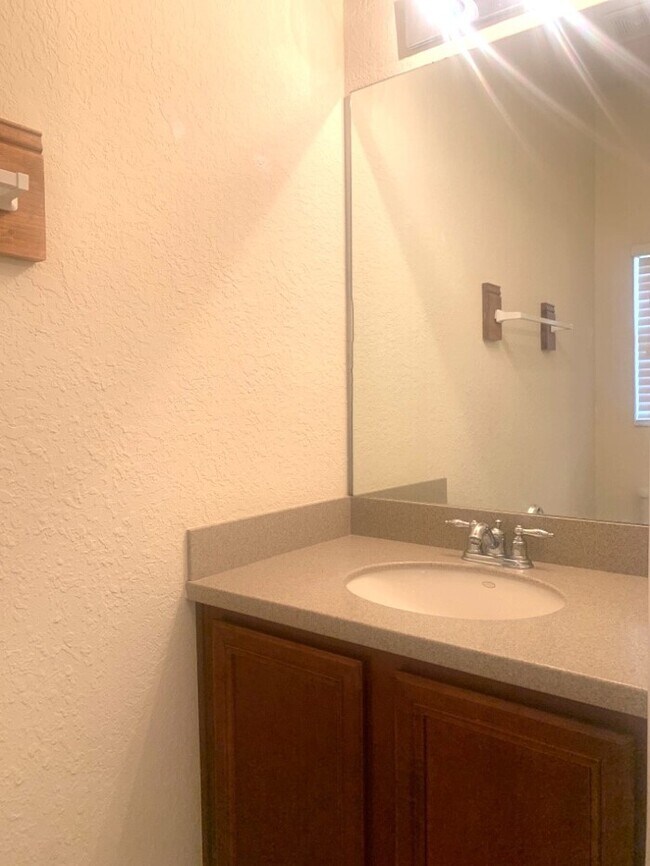 Building Photo - GATED COMMUNITY WITH COMMUNITY POOL