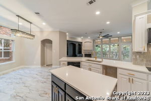 Building Photo - 18605 Elmbrook