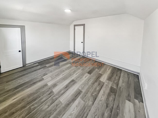 Building Photo - 9142 Yorkshire Rd