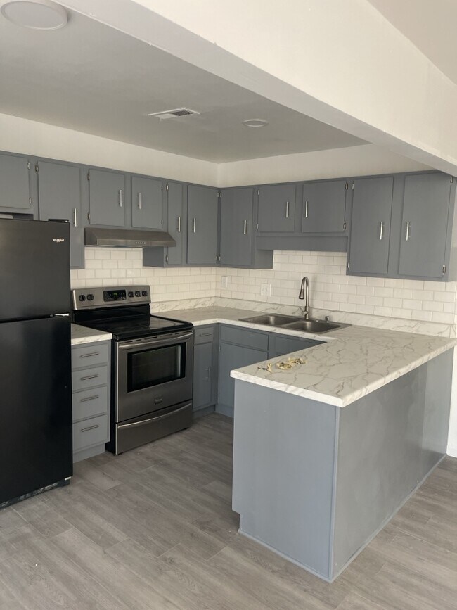 Building Photo - 2705 Lantern Walk SE