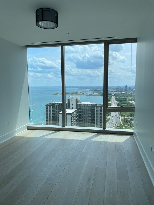 Building Photo - St. Regis Luxury 1bed and 1.5 bath Apartment Available