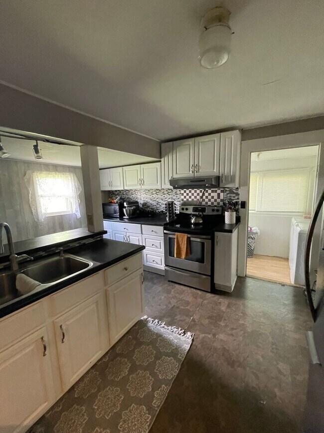 Building Photo - 606 N Court